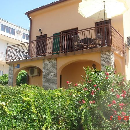 Apartments Renata Primosten Exterior photo