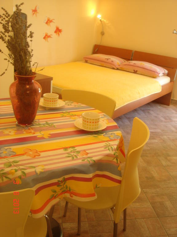 Apartments Renata Primosten Room photo