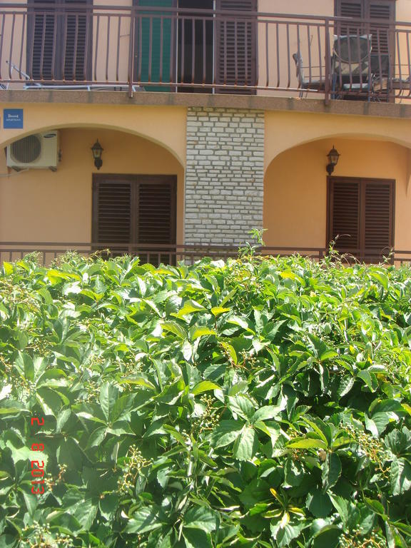 Apartments Renata Primosten Exterior photo