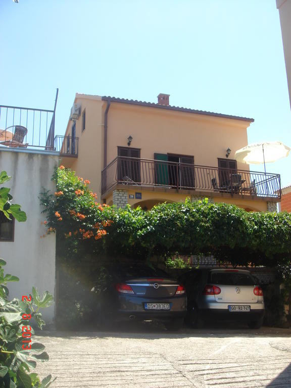 Apartments Renata Primosten Exterior photo